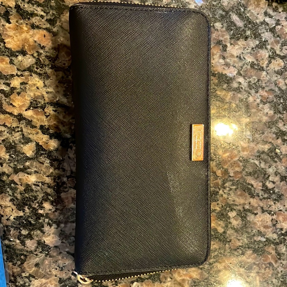Black Kate spade wallet, used, zipper pull torn